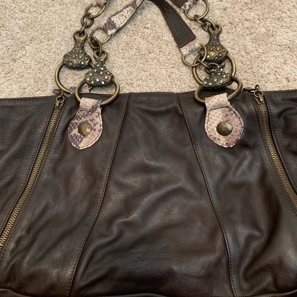 Ryalin designs leather purse